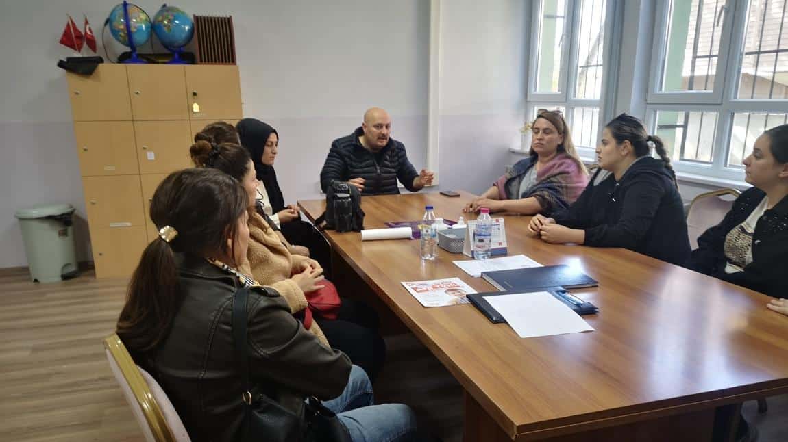 Okul Müdürümüz Erkan CAN'ın Şube Müdürlüğü Tebrik Edildi. 